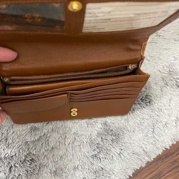 Wallet/Crossbody - Picture 5 of 6